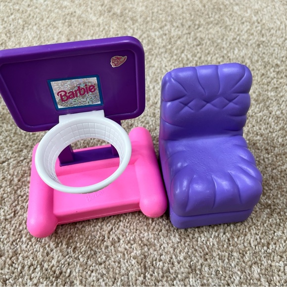 Vintage Barbie Dollhouse Furniture and Accessories - Picture 4 of 8